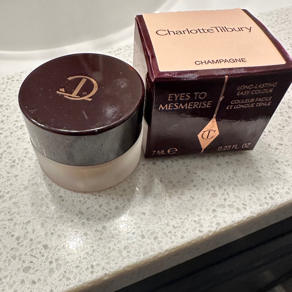 Charlotte Tilbury Eyes to Mesmerize-Champagne